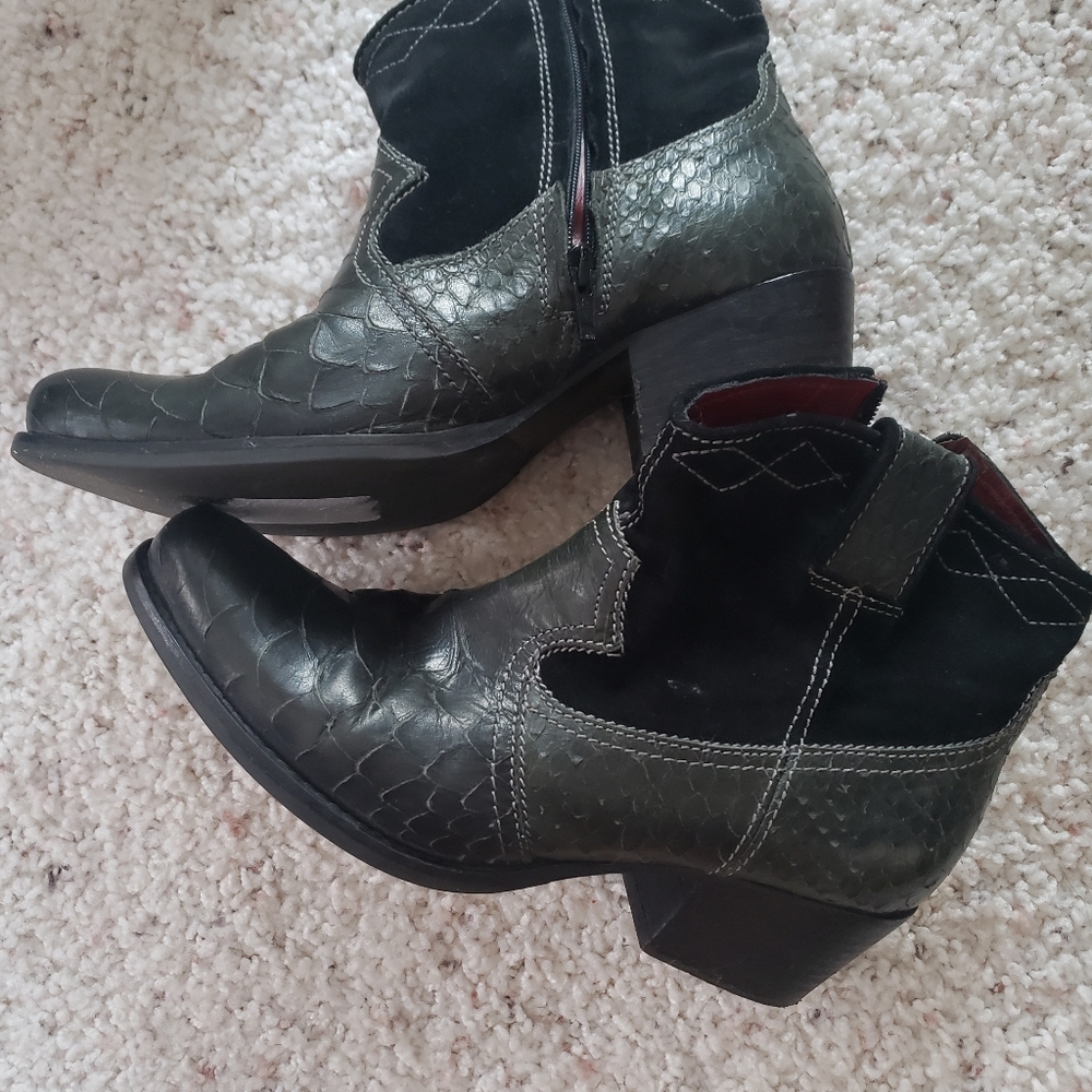 Womans Bootie 7 - image 5